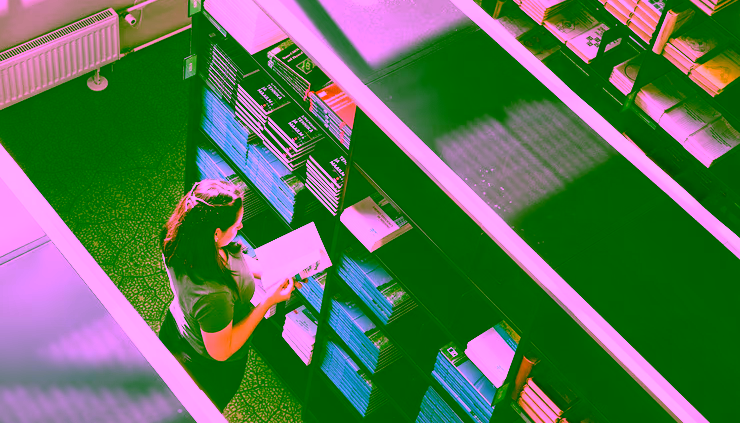 Symbolische Darstellung von digitalem Archiv bzw. Fotoarchivierung